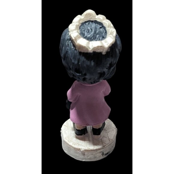 Queen Elizabeth II Mini Figure - Picture 2 of 16